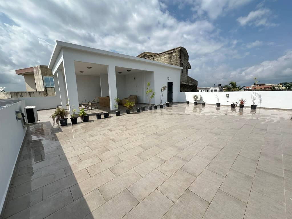 VILLA DUPLEX MEUBLÉE DE AVEC JARDIN